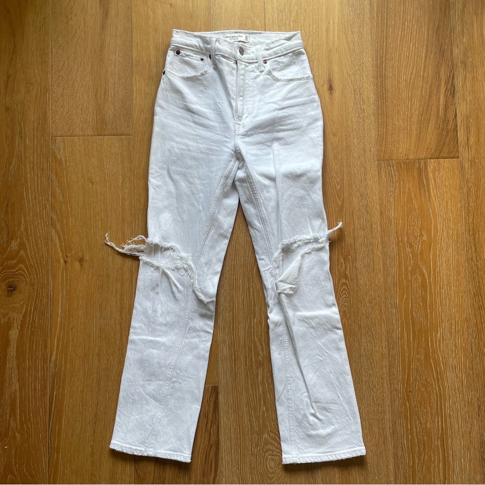 Abercrombie Ultra High Rise 90’s Straight White Jeans